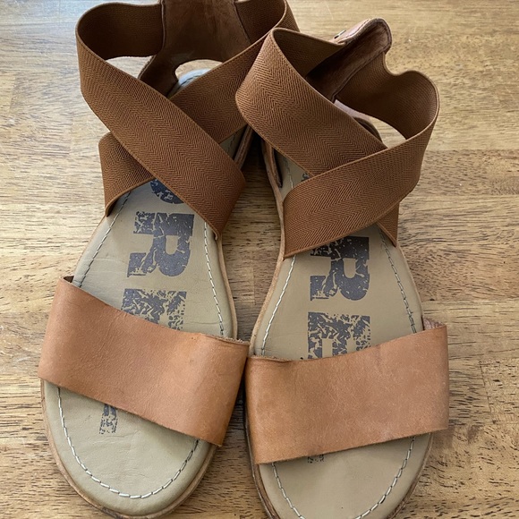 Sorel Ella II Leather Sandal - Picture 6 of 13